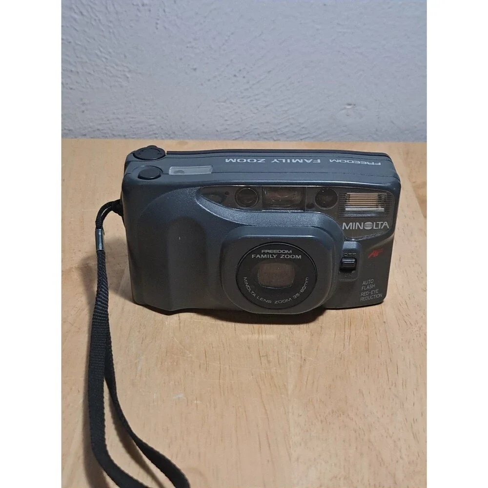 Minolta Freedom Family Zoom Point & Shoot Auto Focus AF 35mm Film Camera READ!!!